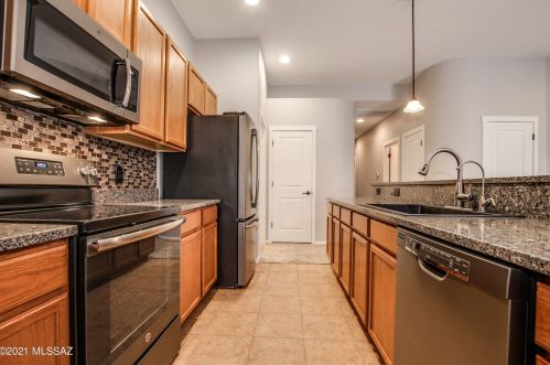 8733 Perry Park Cir, Tucson, AZ 85730-1302