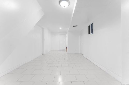 256 Robinson Ave, Bronx NY 10465-3139 exterior