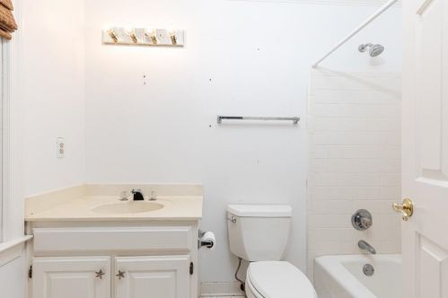 11 Bohler Mews, Atlanta GA 30327-1141 exterior