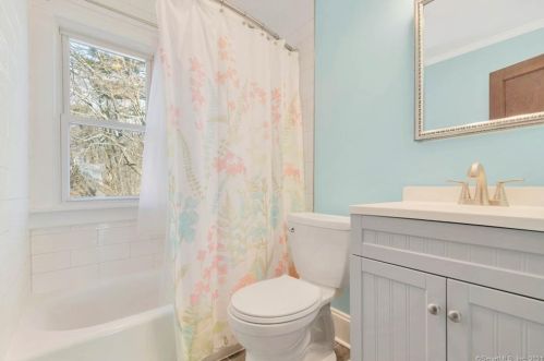 40 Commonwealth Ave, New Britain CT 06053-2913 exterior