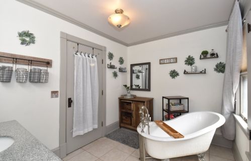 1800 51, Milwaukee WI 53208-1742 exterior