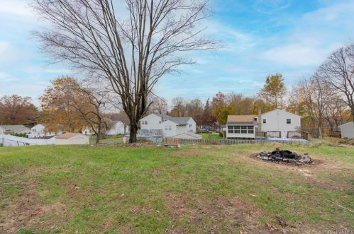 27 Peacock Ln, Poughkeepsie NY exterior