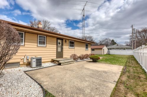 8919 Cheyenne St, Milwaukee WI 53224-4804 exterior