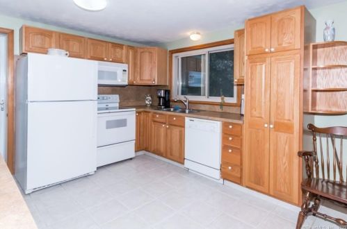 51 David St, Enfield CT 06082-5033 exterior