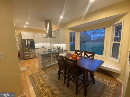 1002 Monroe St, Herndon VA 20170-3211 exterior