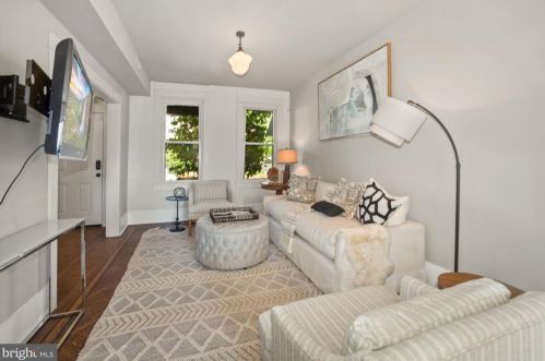 1933 Smt Pl, Washington DC 20002-1353 exterior