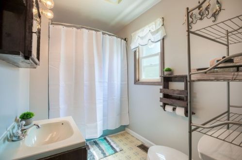 50 Shepherd St, Chicopee MA 01013-2032 exterior