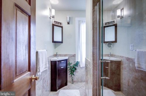 2004 Brandywine St, Philadelphia PA 19130-3204 exterior