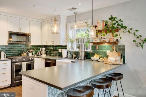 2602 Commonwealth Ave, Alexandria VA 22305-2526 exterior