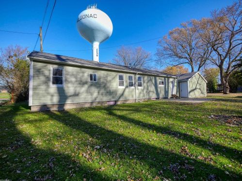 621 Columbia St, Algonac MI  48001-1505 exterior