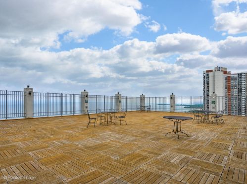 6171 Sheridan Rd, Chicago IL  60660-2802 exterior