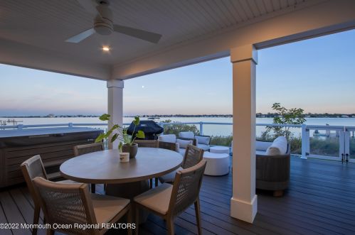 670 Little Silver Point Rd, Little Silver NJ  07739-1737 exterior