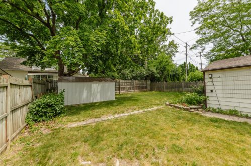 8930 Lincoln Ave, Milwaukee WI 53207-1711 exterior