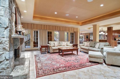 896 Alvermar Rdg Dr, Mc Lean VA 22102-1439 exterior