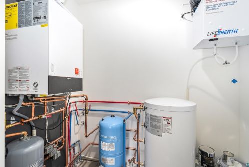 2465 Lismore Rd, Duluth MN 55803-8709 exterior