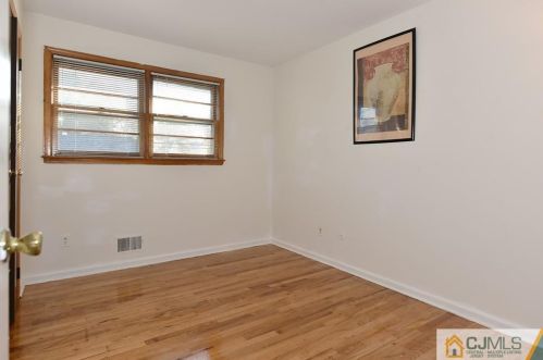 226 Prospect Ave, Green Brook NJ  08812-1418 exterior