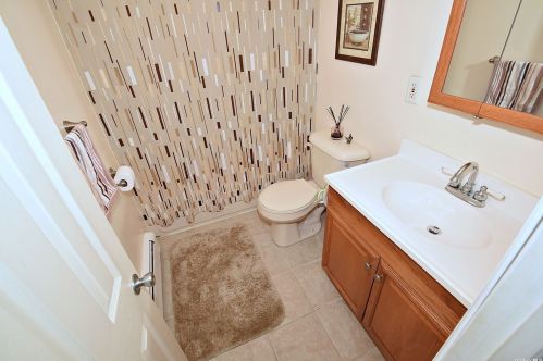 614 Bermuda Rd, Babylon NY 11704-7426 exterior