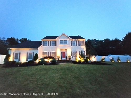 21 Monarch Ln, East Freehold NJ 07728-8580 exterior