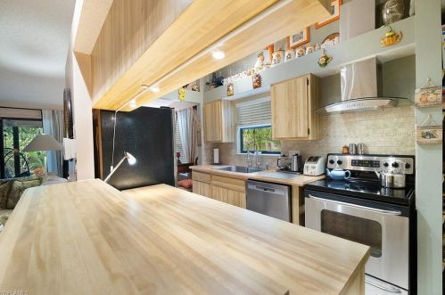 4543 Genoa Ave, Naples FL exterior