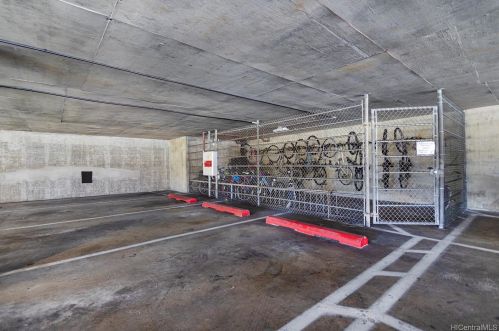 1561 Pensacola St, Honolulu HI  96822-3893 exterior