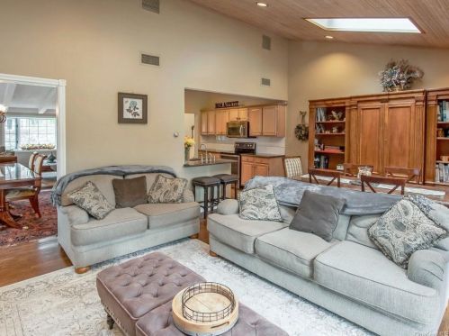 35 School St, Armonk NY 10504-1924 exterior