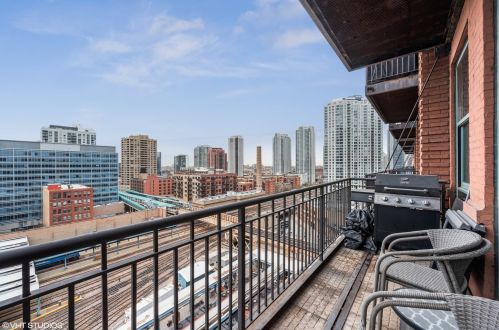 165 Canal St, Chicago IL  60606-1408 exterior