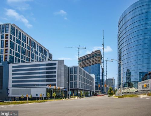 1530 Spring Gate Dr, Mc Lean VA  22102-3418 exterior