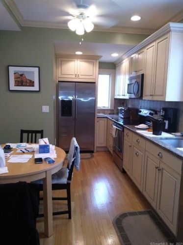 12 Winfield Ct, Norwalk CT 06855-2117 exterior