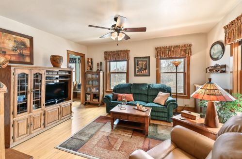 2533 Downer Ave, Milwaukee, WI 53211-4239