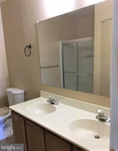 511 Ashton Ln, New Castle DE  19720-3960 exterior