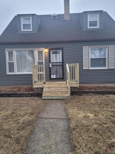 5325 55th St, Milwaukee WI  53218-3209 exterior