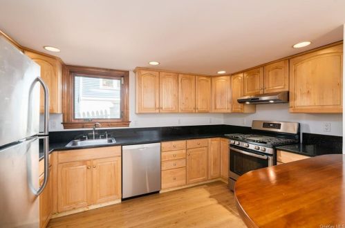 206 Milbank Ave, Greenwich CT 06830-6617 exterior