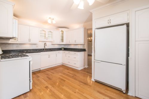 4558 Maria Ct, Chicago IL 60656-4255 exterior