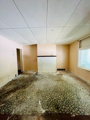 1285 Lakewood Ave, Pittsburgh PA  15220-4825 exterior