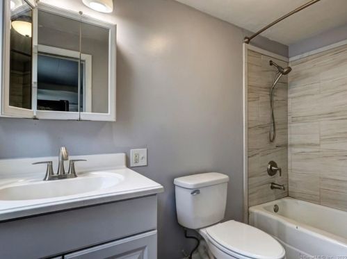 114 New Haven Ave, Derby CT 06418-2161 exterior