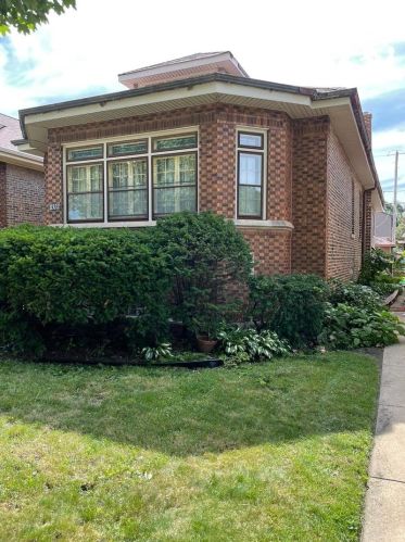 8522 Blackstone Ave, Chicago IL  60619-6527 exterior