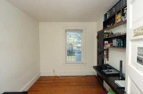 8 Franklin St, Enfield CT 06082-3608 exterior