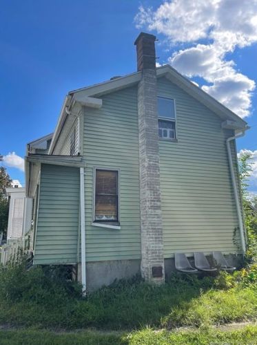 97 Spg St, Windsor Locks CT 06096-2228 exterior