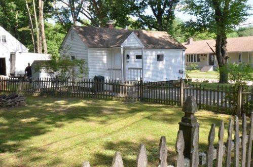 29 Wallingford Rd, Worcester MA  01607-1709 exterior