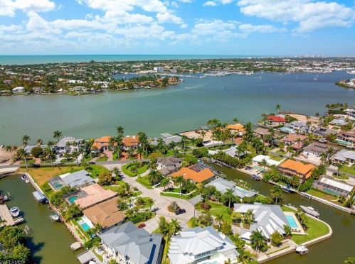 1275 Cobia Ct, Naples, FL 34102-2504