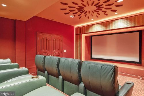 896 Alvermar Rdg Dr, Mc Lean VA 22102-1439 exterior