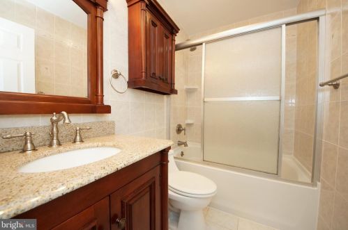 25 Jasmine Ct, Trenton NJ 08648-4808 exterior