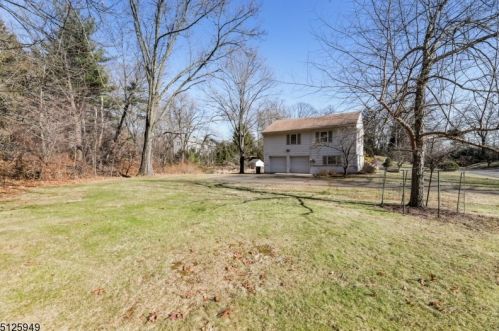 1508 Fox Trl, Mountainside NJ 07092-1302 exterior