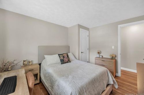 18 Cora St, Enfield CT 06082-5119 exterior