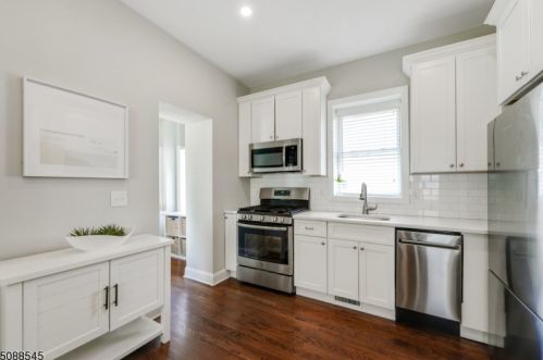 73 Passaic Ave, Chatham Township, NJ 07928-3901