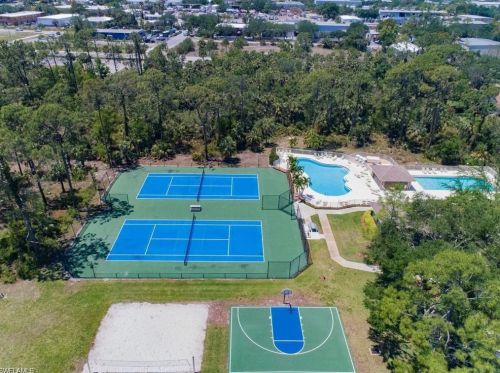 840 Mt Hood Ct, Naples FL 34104-4794 exterior