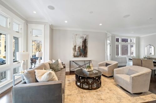 1653 Grace St, Chicago, IL 60613-2747