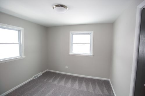 8015 Artesian Ave, Chicago IL  60652-2819 exterior