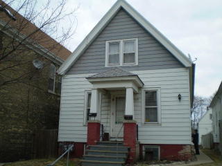2768 Bremen St, Milwaukee WI  53212-2606 exterior