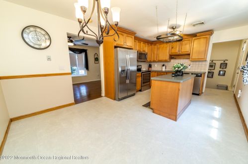 483 Western Blvd, Berkeley Township NJ 08721-3316 exterior